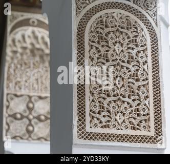 Marrakesch, Marokko, 23. März 2024: Aufwändige Schnitzerei aus Zedernholz auf einer Säule in den saadischen Gräbern von Marrakesch, Afrika Stockfoto