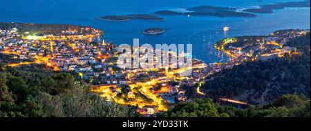 Insel Hvar und Pakleni Inseln Archipel Bucht aus der Vogelperspektive am Abend Stockfoto