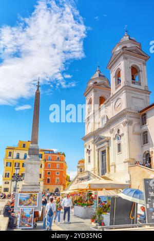 Rom, Italien, 08.Mai 2017: Kirche klösterlichen Bruderschaft von Jerusalems Schwestern und Trinity auf die Berge mit Obelisk (sallustiano Obelisco Sallus Stockfoto