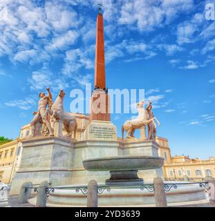 Dioscuri Brunnen (Fontana dei Dioscuri) liegt in der Nähe von Quirinal (Palazzo del Quirinale) auf Quirinale Platz (Piazza del Quirinale). Rom. Italien. Stockfoto