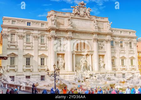 Rom, Italien, 09. MAI 2017: Berühmte und einer der schönsten Brunnen Roms - Trevi Brunnen (Fontana di Trevi). Italien. Stockfoto