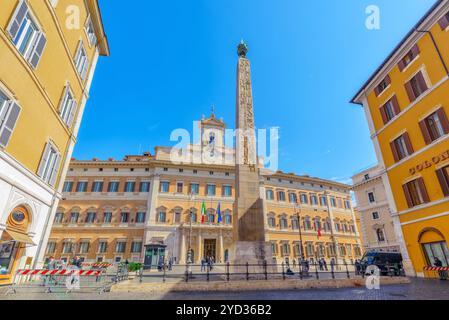 Rom, Italien, 09. MAI 2017: Palazzo Montecitorio und Obelisk von Montecitorio (Obelisco di Montecitorio) an der Piazza di Montecitorio, Rom. Italien. Stockfoto