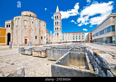 Blick auf den historischen Platz von Zadar und die Kathedrale von St. Donat Stockfoto