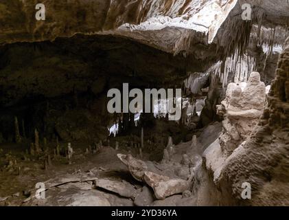 Porto Cristo, Spanien, 23. Januar 2024: Blick auf die Felsformationen im Cuevas del Drach im Osten Mallorcas, Europa Stockfoto