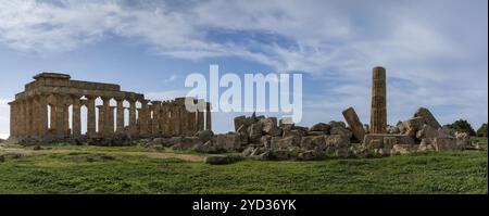 Castelvetrano, Italien, 3. Januar 2024: Blick auf Tempel E und Tempel F in Selinus in Sizilien, Europa Stockfoto