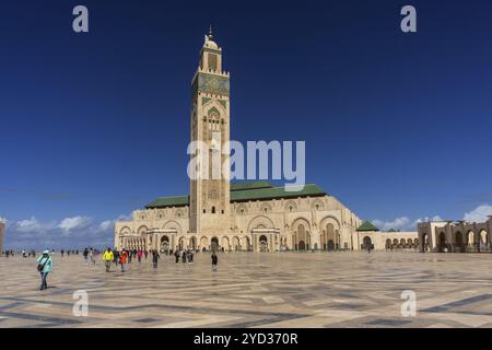 Casablanca, Marokko, 29. März 2024: Blick auf das Äußere und das Minarett der Hassan II Moschee in Casablanca, Afrika Stockfoto