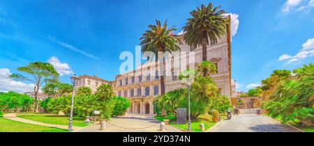 Barberini Palace (Palazzo Barberini). Palazzo Barberini ist ein Palast aus dem 17. Jahrhundert in Rom, mit Blick auf den Piazza Barberini in Rione Trevi. Es beherbergt die Stockfoto