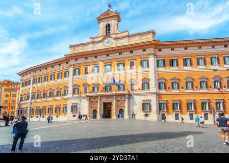 ROM, ITALIEN - 10. MAI 2017 : Palazzo Montecitorio und Obelisk von Montecitorio (Obelisco di Montecitorio) auf der Piazza di Montecitorio, Rom. Italien. Stockfoto