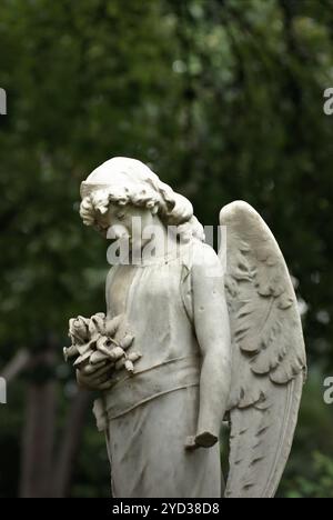 Statue einer trauernden Engelsfigur im Taman Prasati Museum (Museum des Gedenksteinparks) in Jakarta, Indonesien. Stockfoto