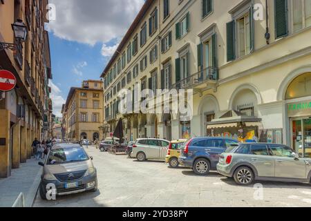 Florenz, Italien, 13. MAI 2017: Schöne Landschaft Stadt- und Historische Ansicht von Florenz - die Stadt der Renaissance am Fluss Arno, Straße, Tou Stockfoto