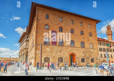 Florenz, Italien, 13. MAI 2017: Schöne Landschaft Stadt- und Historische Ansicht von Florenz - die Stadt der Renaissance am Fluss Arno. Galileo mu Stockfoto