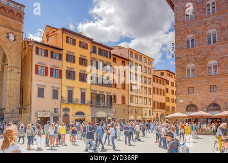 Florenz, Italien, 13. MAI 2017: Platz der Signoria (Piazza della Signoria) L-förmigen Platz vor dem Palazzo Vecchio in Florenz mit Tour Stockfoto