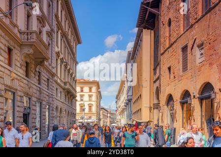 Florenz, Italien, 13. MAI 2017: Schöne Landschaft Stadt- und Historische Ansicht von Florenz - die Stadt der Renaissance am Fluss Arno, Straße, Tou Stockfoto