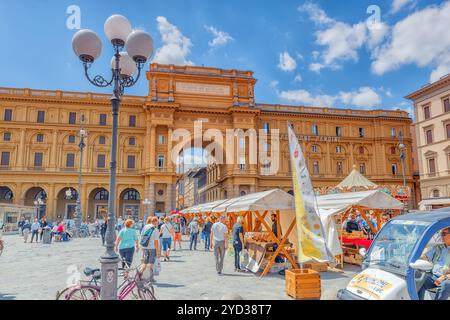 Florenz, Italien, 13. MAI 2017: Platz der Republik (Piazza della Repubblica). Die Piazza della Repubblica markiert den Ort des Forums, der Mitte des Rom Stockfoto