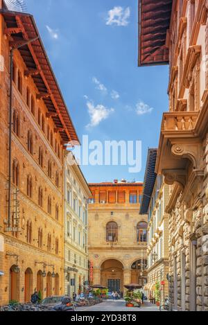 Florenz, Italien, 13. MAI 2017: Schöne Landschaft Stadt- und Historische Ansicht von Florenz - die Stadt der Renaissance am Fluss Arno, Straße, Tou Stockfoto