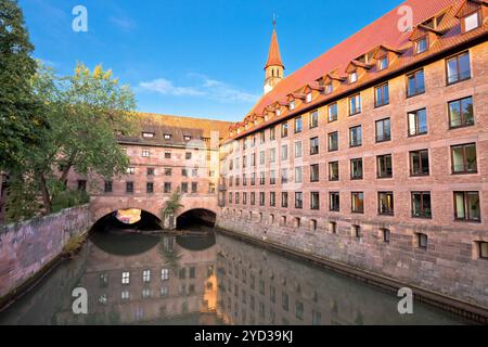 Nürnberg. Pegnitz am Ufer in Nürnberg mit Blick auf die historische Architektur Stockfoto