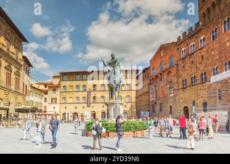 Florenz, Italien, 14. MAI 2017: Platz der Signoria (Piazza della Signoria) L-förmigen Platz vor dem Palazzo Vecchio in Florenz mit Tour Stockfoto