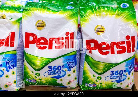 Samara, Russland - 31. März 2019: Persil Waschpulver auf dem Regal bereit zum Verkauf im Laden Stockfoto