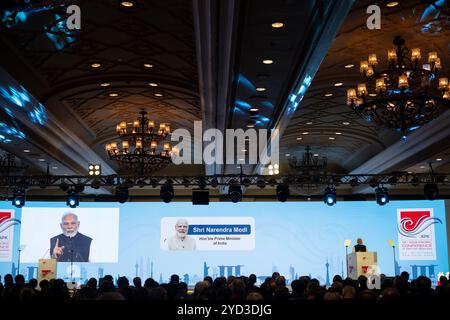 Neu Delhi, Indien. Oktober 2024. Narendra Modi, Premierminister Indiens, spricht während der Eröffnung der Asien-Pazifik-Konferenz der deutschen Wirtschaft (APK). Die APK wird zeitgleich mit den indisch-deutschen Regierungskonsultationen am 25. Oktober stattfinden. Quelle: Sebastian Christoph Gollnow/dpa/Alamy Live News Stockfoto