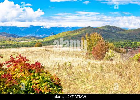 Lika. Malerische Landschaft der ländlichen Region von Lika und Velebit Berggrund Stockfoto