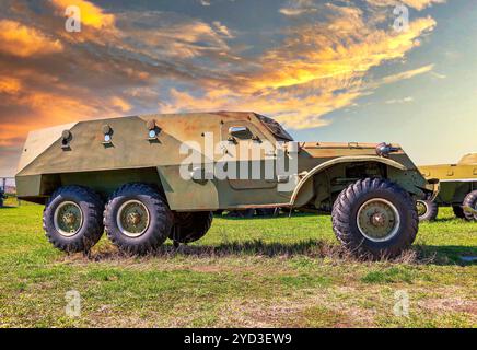 Sowjetischer gepanzerter Personentransporter auf Rädern Stockfoto