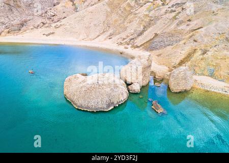 Metajna, Insel Pag. Berühmter Beritnica Strand in Steinwüste atemberaubende Landschaft aus der Vogelperspektive Stockfoto