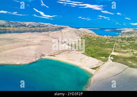 Metajna, Insel Pag. Berühmter Beritnica Strand in Steinwüste atemberaubende Landschaft aus der Vogelperspektive Stockfoto