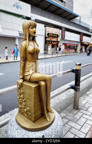 Japon, Ile de Honshu, Kanto, Kameari, Statue du Manga: Kochikame auteur, Osamu Akimoyo//Japan, Insel Honshu, Kanto, Kameari, Manga-Statue von Kameari Stockfoto