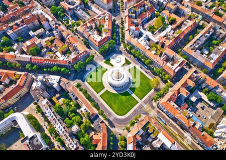 Zagreb-Antenne. Der Mestrovic Pavillon auf dem Platz der Opfer des Faschismus im Zentrum von Zagreb aus der Vogelperspektive Stockfoto