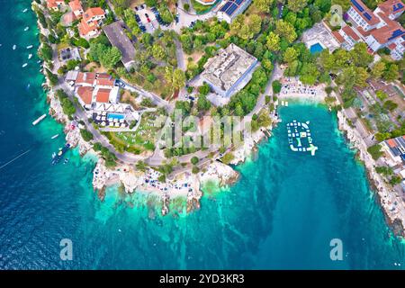 Touristenstadt Rabac idyllischer Strand aus der Vogelperspektive Stockfoto