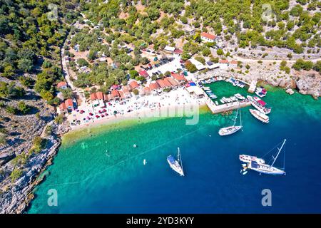 Idyllischer Strand in Beli auf der Insel Cres aus der Vogelperspektive Stockfoto