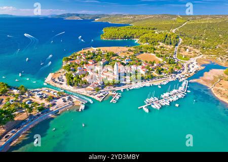 Stadt Osor aus der Vogelperspektive, Brücke zwischen Cres und Mali Losinj Inseln Stockfoto