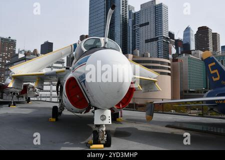 Grumman A-6E Intruder Carrier-basierte All-Weather-Angriffsflugzeuge auf der Intrepid Sea, Air und Space M Stockfoto