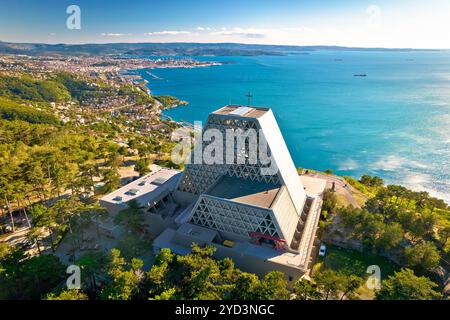 Der Tempel des Monte Grisa auf dem Karstplateau oberhalb von Triest, Region Friaul-Julisch Venetien in Italien Stockfoto