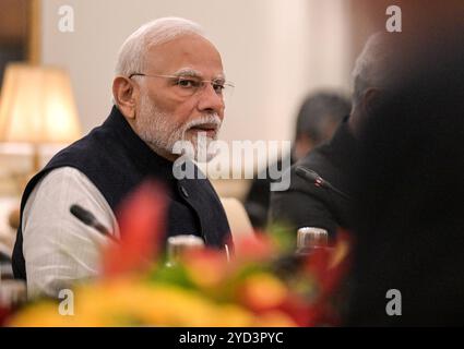 Neu Delhi, Indien. Oktober 2024. Narendra Modi, Premierminister von Indien, spricht während der indisch-deutschen zwischenstaatlichen Konsultationen in Neu-Delhi. Das Motto der siebten indisch-deutschen Regierungskonsultationen lautet: "Gemeinsam mit Innovation, Mobilität und Nachhaltigkeit wachsen". Quelle: Hannes P. Albert/dpa/Alamy Live News Stockfoto