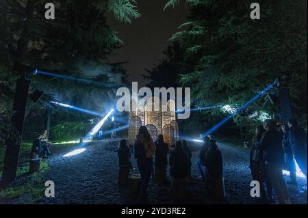 Mailand, Italien. Oktober 2024. Anteprima Light Cycle, percorso notturno di luci e musica all'interno del parco dell'Idroscalo - Mailand, Italia - Giovedì, 24 Ottobre 2024 (Foto Stefano Porta/LaPresse) Light Cycle Preview, nächtliche Reise der Lichter und Musik im Idroscalo Park - Mailand, Italien - Donnerstag, 24. Oktober 2024 (Foto Stefano Porta/LaPresse) Credit: LaPresse/Alamy Live News Stockfoto
