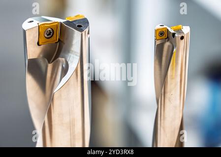 Bohrer Spezialwerkzeuge. Bohrschneider. Bohren von Metallstahl Gusseisen auf cnc-Maschinen. Bohrer mit Schneideinsätzen zur Bearbeitung auf Drehmaschinen und mi Stockfoto