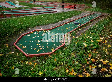 Minigolfplatz im Herbst Stockfoto