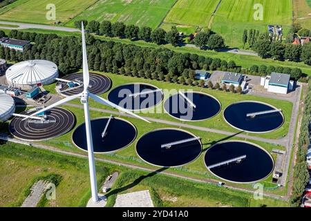 Luftaufnahme einer Wasseraufbereitungsanlage im Rotterdamer Hafen. Niederlande - 2. September 2017 Stockfoto