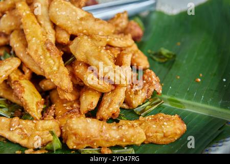 Frittierte Banane beim Street Food in Thailand Stockfoto