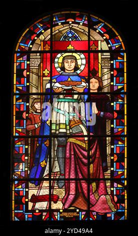 St. Louis mit der Dornenkrone, Buntglas, Kirche Notre Dame de Clignancourt, Paris, Frankreich Stockfoto