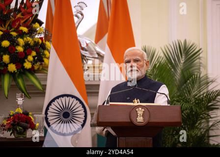 Neu Delhi, Indien. Oktober 2024. Narendra Modi, Premierminister von Indien, gibt eine Pressemitteilung ab. Das Motto der siebten Konsultationen der indisch-deutschen Regierung lautet: "Wachsen zusammen mit Innovation, Mobilität und Nachhaltigkeit". Quelle: Hannes P. Albert/dpa/Alamy Live News Stockfoto
