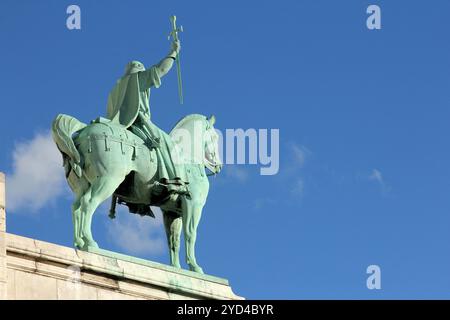 Reiterstatue des Heiligen Königs Saint Louis auf der Basilika Sacre Coeur in Paris, Frankreich Stockfoto