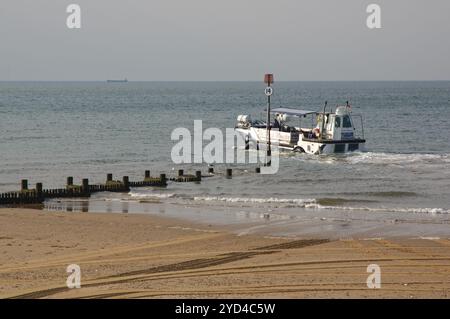 Wiley, das Waschen Monster amphibische Handwerk am Strand von Hunstanton in Norfolk Stockfoto