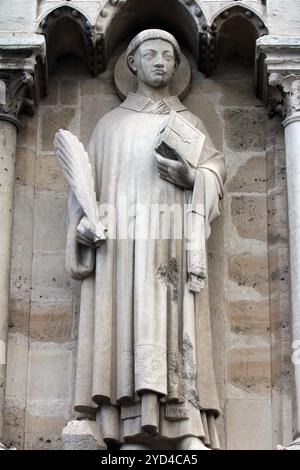 Statue des Heiligen Stephans, Kathedrale Notre-Dame, Portal der Jungfrau, Paris Stockfoto