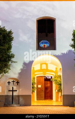 Kirche Santa Gertrudis de Fruitera in der Abenddämmerung, Santa Gertrudis de Fruitera, Ibiza, Balearen, Spanien Stockfoto