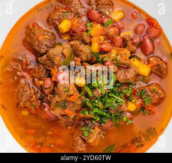 Mexikanisches Gericht Chili con Carne auf Teller Stockfoto