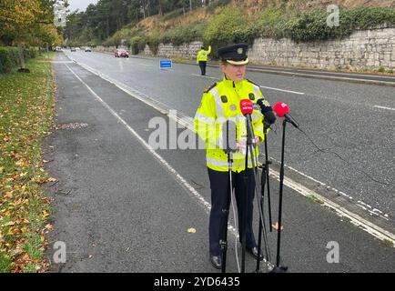 Garda Chief Superintendent Jane Humphries sprach vor den Medien in Dublin, wo sie sagte, dass der Freitag des Bankfeierwochenendes im Oktober am riskantesten sei, da es neue Radarkameras ausführt und die Leute warnt, langsamer zu werden. Bilddatum: Freitag, 25. Oktober 2024. Stockfoto