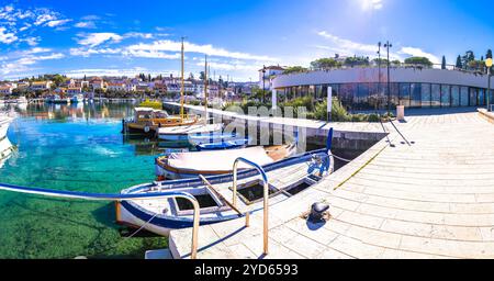 Krk. Stadt Malinska Hafen und Blick aufs Wasser Stockfoto