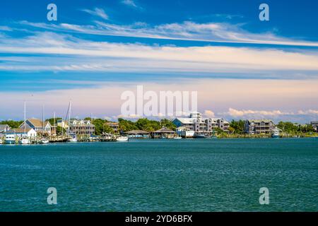 Eine Zufahrtsstraße nach Cedar Island, North Carolina Stockfoto